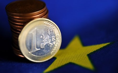 Oficial BCE: Economia din zona euro îşi va reveni de la jumătatea anului 2013