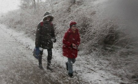 Zăpada închide şcolile. Cursurile vor fi suspendate luni în toate unităţile de învăţământ din Timiş