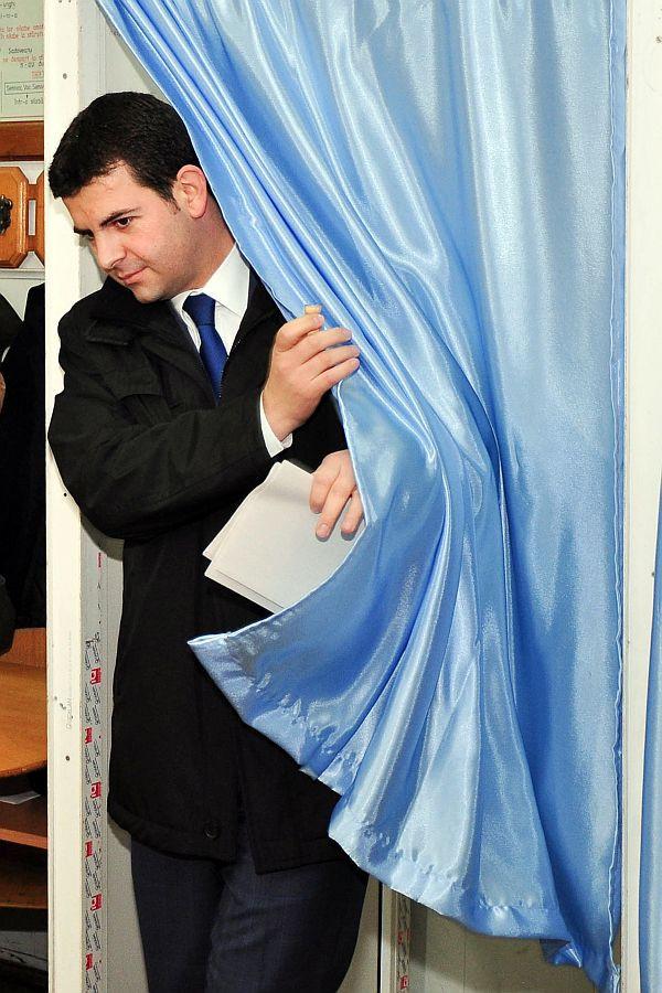 Cum se văd alegerile parlamentare în imagini. FOTOREPORTAJ cu momente reprezentative ale evenimentului de ieri 182668