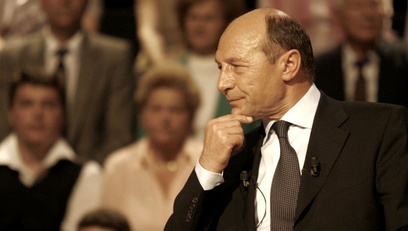 Financial Times: &quot;Vicleanul Băsescu ar mai putea avea câteva cărţi de jucat&quot;. Victoria răsunătoare a USL, în presa internaţională