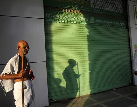 Un indian s-a transformat într-un Mahatma Gandhi al zilelor noastre 182750