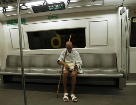 Un indian s-a transformat într-un Mahatma Gandhi al zilelor noastre 182753