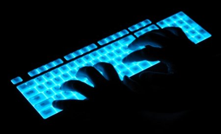 Autorităţile române şi FBI, pe urmele hackerilor. Descinderi în 8 judeţe. Prejudiciul se ridică la 4 milioane de dolari