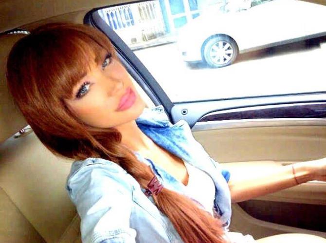 Bomba sexy din Anglia care seamănă leit cu o vedetă din România. Vei fi uimit când îi vei afla meseria 182875