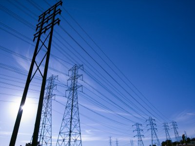 CE deschide o procedură antitrust împotriva operatorului pieţei de energie electrică din România