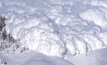 Risc de avalanşă în Munţii Făgăraşului. Stratul de zăpadă a depăşit deja un metru la Bâlea Lac