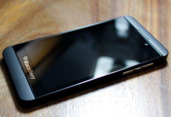 Fotografii spion cu noul BlackBerry, seria L, "scurse" pe Internet 183268