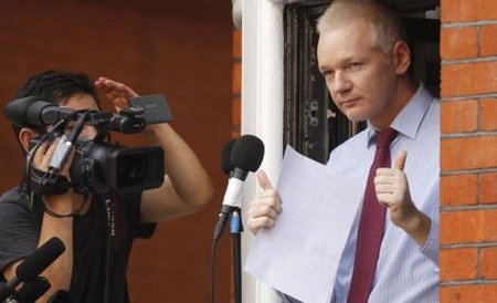 Julian Assange vrea să candideze pentru un mandat de senator în Australia, în 2013