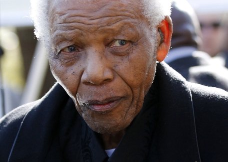 Nelson Mandela a fost operat de calculi biliari