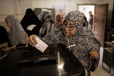 Opoziţia egipteană acuză Fraţii Musulmani că vor să falsifice referendumul în curs