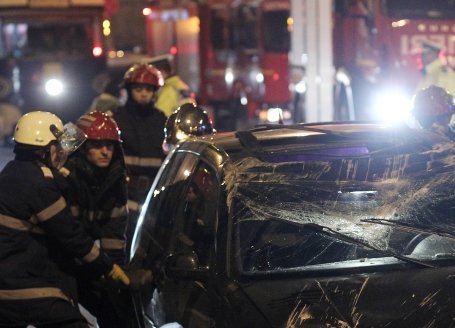 Accident grav în Bucureşti, pe bulevardul Kiseleff. Două persoane au fost rănite