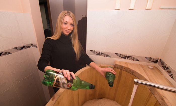 Ce le face femeia asta bărbaţilor care îi calcă pragul casei. A devenit o afacere foarte profitabilă 183958