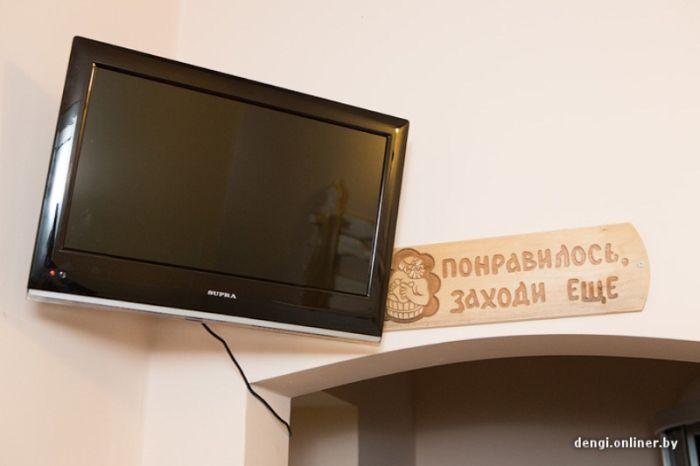 Ce le face femeia asta bărbaţilor care îi calcă pragul casei. A devenit o afacere foarte profitabilă 183959