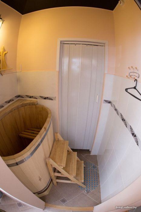 Ce le face femeia asta bărbaţilor care îi calcă pragul casei. A devenit o afacere foarte profitabilă 183962