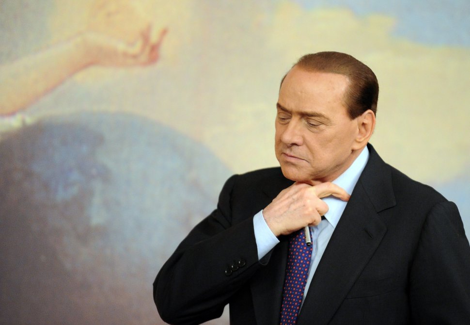 Berlusconi avertizează: Italia ar putea fi OBLIGATĂ să părăsească zona euro