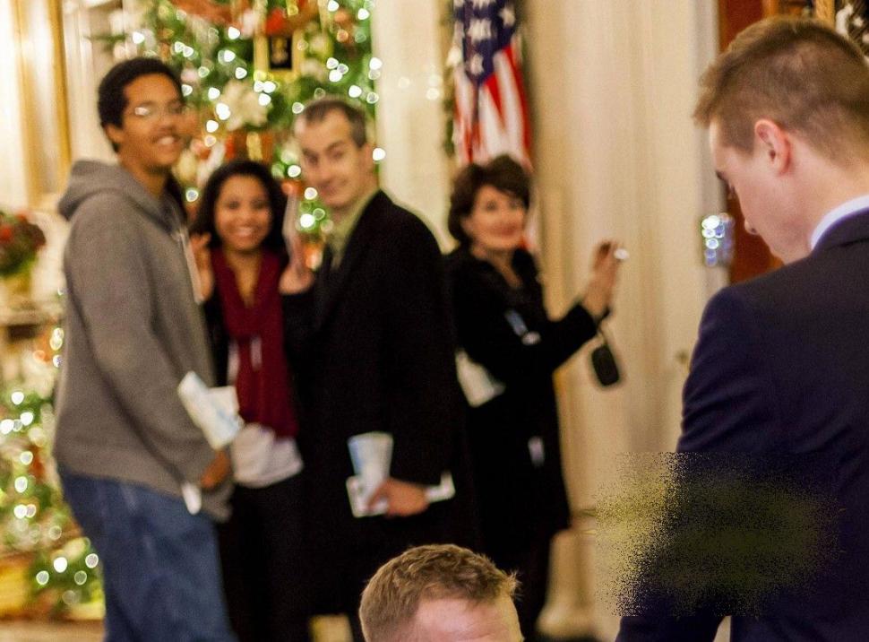 Asta s-a întâmplat pe holurile Casei Albe. Toată lumea se uita şi nu le venea să creadă ce văd ochilor 184534