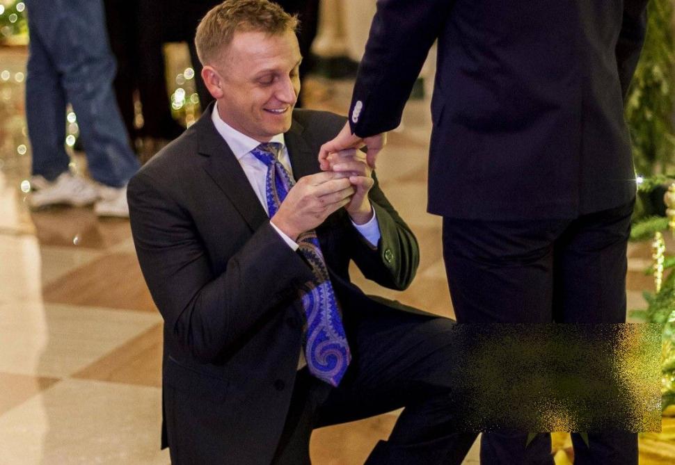 Asta s-a întâmplat pe holurile Casei Albe. Toată lumea se uita şi nu le venea să creadă ce văd ochilor 184535