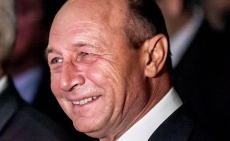 Băsescu, noului guvern: aveţi premise să tractaţi România către creştere economică. Puteţi apela la sprijinul meu