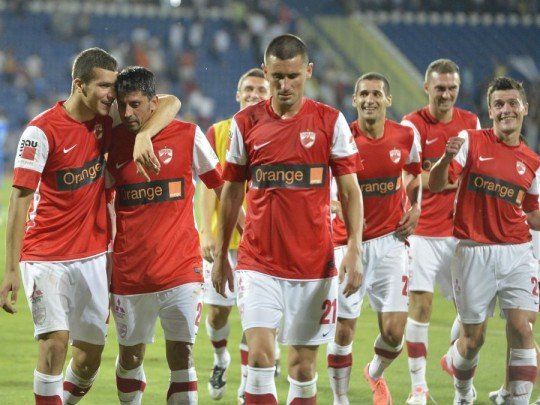UEFA ameninţă Dinamo şi Rapid cu excluderea din cupele europene pentru trei sezoane