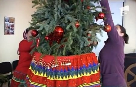 Casa regală a romilor din Sibiu aşteaptă Crăciunul. Cum arată bradul familiei Cioabă