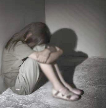 Caz cutremurător în Iaşi! O copilă de 11 ani, violată de opt bărbaţi 