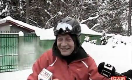 Băsescu, pe snowmobil: Grijile nu mai sunt la mine, sunt la Guvern