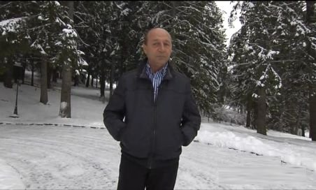 Preşedintele Băsescu şi soţia sa au ajuns în oraşul în care îşi vor petrece Crăciunul