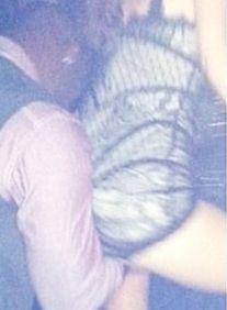 Aşa a înţeles ea că trebuie să se distreze. Imaginea postată în ziua de Crăciun, pe site-ul unui club 185025