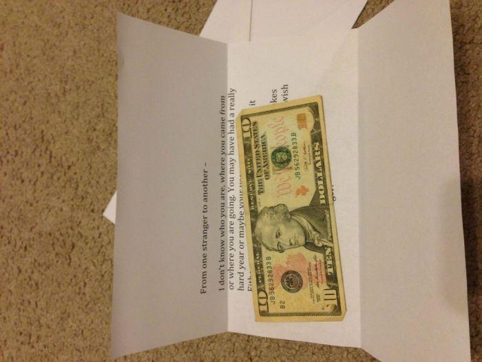 Ce i-a trecut prin cap unui american. A făcut asta chiar în ziua de Crăciun şi zeci de oameni au primit în poştă cadoul 185006