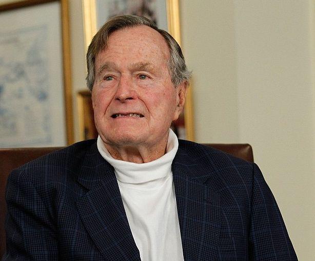 George H.W. Bush este internat la Terapie Intensivă