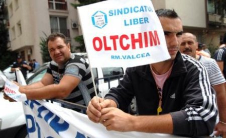Angajaţii Oltchim NU vor mai primi ajutoarele sociale de la Guvern. Aceştia şi-au primit salariile