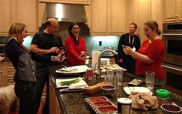 O imagine PRIVATĂ cu familia lui Mark Zuckerberg a ajuns din greşeală pe internet 185231