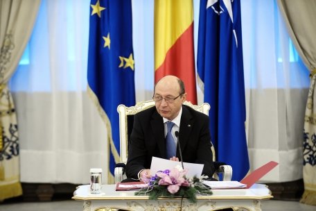 Traian Băsescu a ajuns în staţiunea Covasna, unde ar urma să îşi petreacă sfârşitul de an