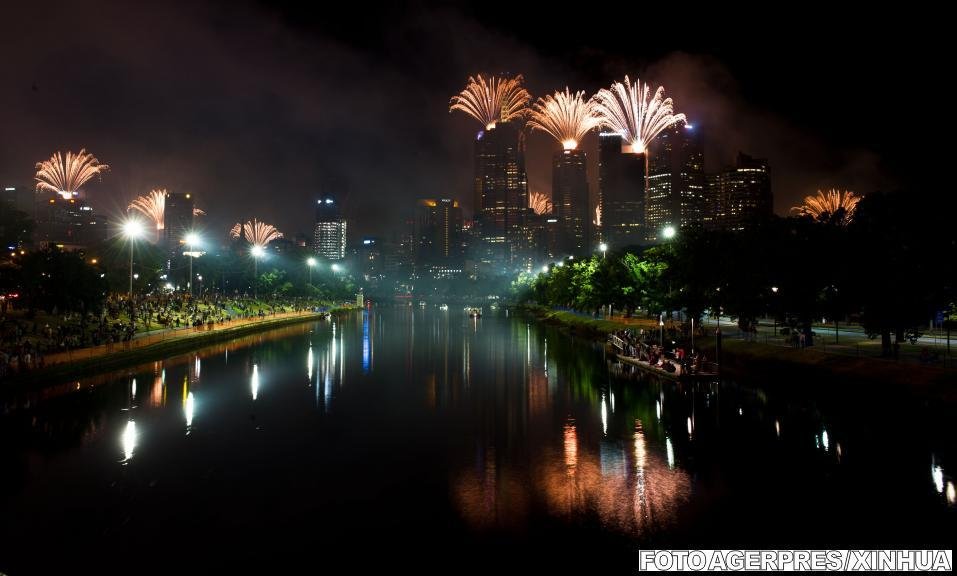 2013, întâmpinat cu focuri de artificii în lumea întreagă