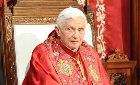 Un român a deranjat liturghia de Anul Nou a Suveranului Pontif. &quot;Puneţi capăt terorismului&quot;