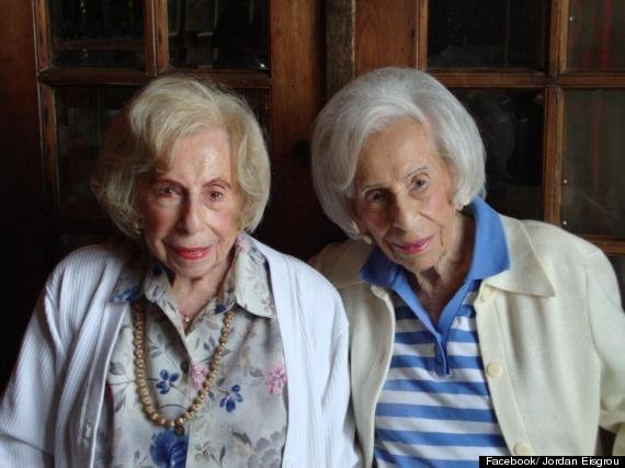 Cea mai bătrână pereche de gemeni identici din lume a împlinit 103 ani
