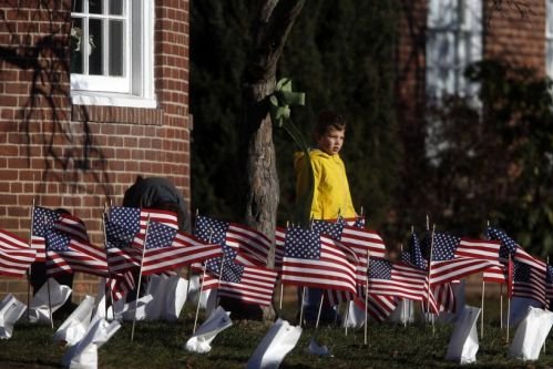 Supravieţuitorii masacrului din Newtown au revenit la cursuri în „cea mai sigură şcoală din America”