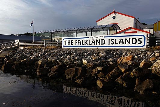 Atac şi ripostă pentru Insulele Falkland. Cresc tensiunile dintre Argentina şi Marea Britanie