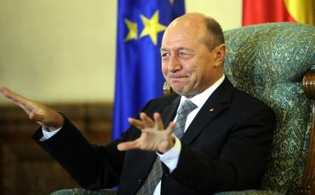Băsescu atacă trusturile media. &quot;Sunt un pericol pentru securitate&quot;