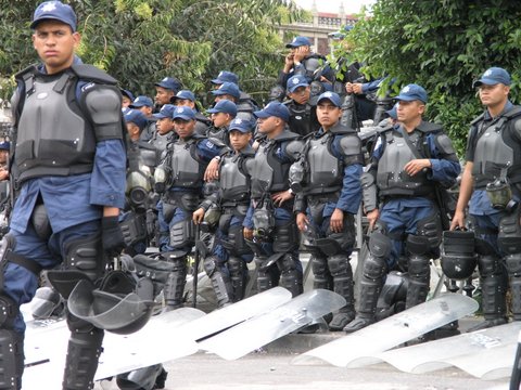 Poliţiştii dintr-un oraş mexican şi-au dat demisia în masă