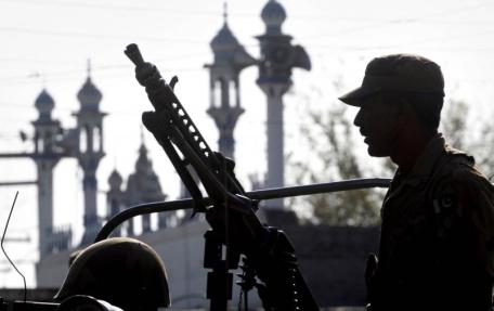 Pakistan şi India, pe muchie de cuţit. Un militar pakistanez a fost ucis într-un schimb de focuri în provincia Kashmir