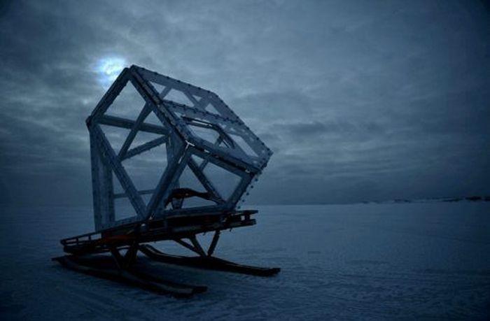 Dacă priveşti cu atenţie imaginea vei vedea ce s-a întâmplat cu acest cameraman. A fost la câţiva milimetri de moarte 186100