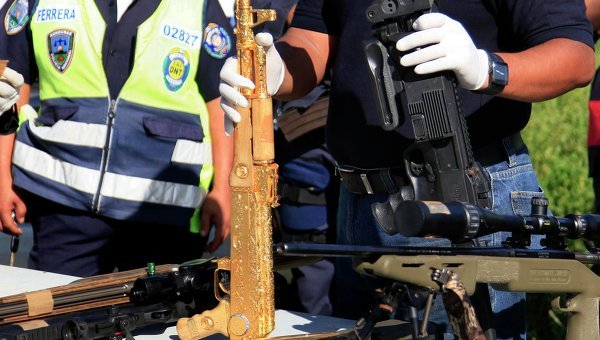 Poliţiştii din Honduras au confiscat un Kalashnikov din AUR