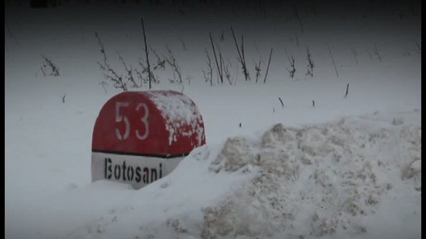 Moldova, izolată de restul ţării. Ninsorile şi viscolul au blocat zeci de drumuri, iar un tânăr este dat dispărut de 24 de ore