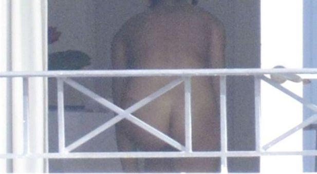 BOMBA care a explodat imediat ce paparazzii au publicat aceste imagini. Vedeta mondială care a făcut asta în camera ei de hotel 186762