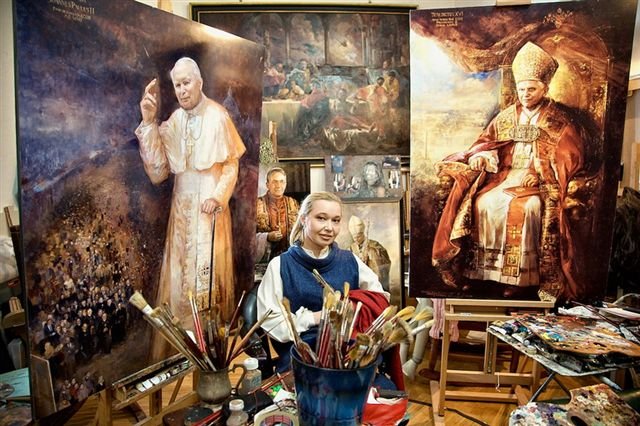 Pictorul oficial al Vaticanului este o rusoaică excentrică: „Sunt un mic pod între ortodoxism şi catolicism”