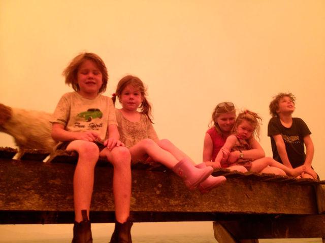 Imagini emoţionante care îţi arată iadul prin care a trecut această familie. Niciodată nu s-a mai întâmplat aşa ceva în ţara asta  187054