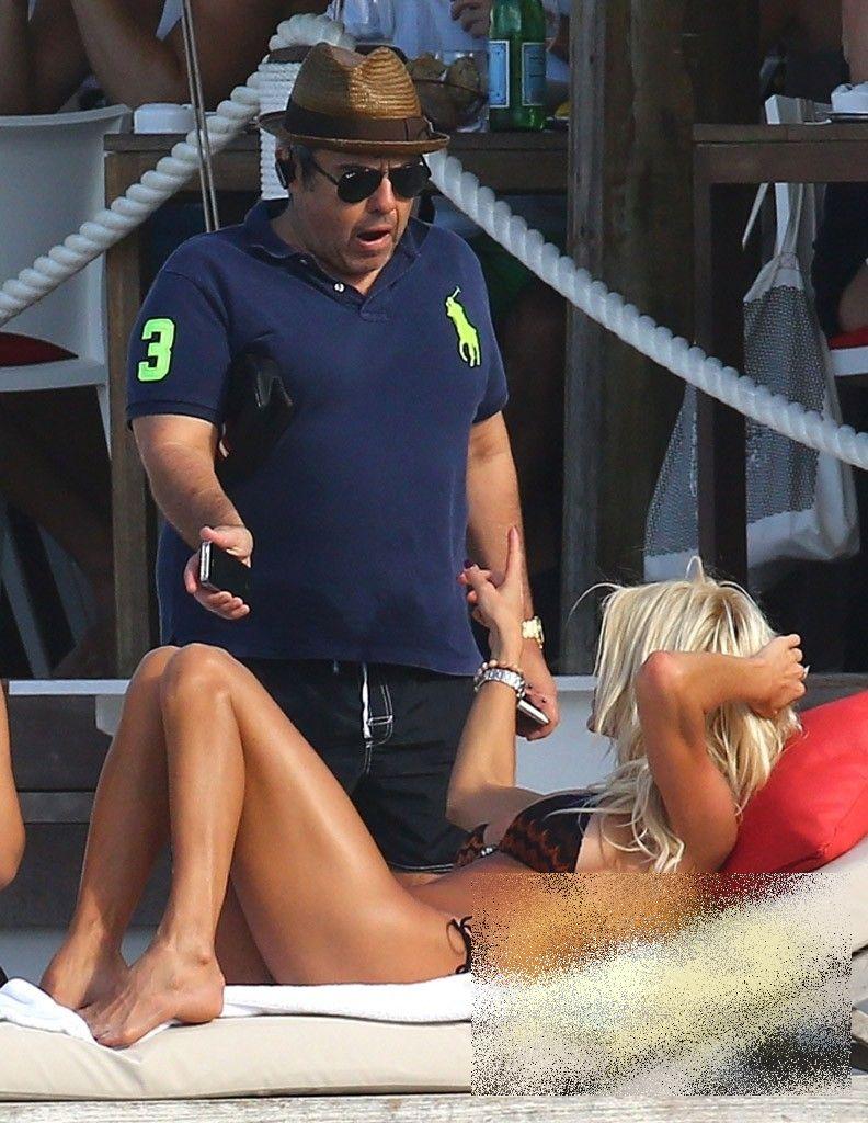 Pe plajele luxoase de pe Coasta de Azur, toată lumea îi plângea de milă. Dacă vezi ce iubit are, vei înţelege 186988