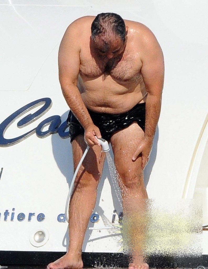 Pe plajele luxoase de pe Coasta de Azur, toată lumea îi plângea de milă. Dacă vezi ce iubit are, vei înţelege 186998