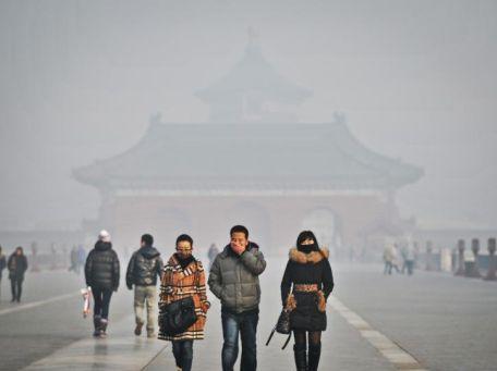 China, învăluită de o ceaţă densă şi &quot;încărcată&quot;. Persoanele sensibile sunt sfătuite să rămână în casă